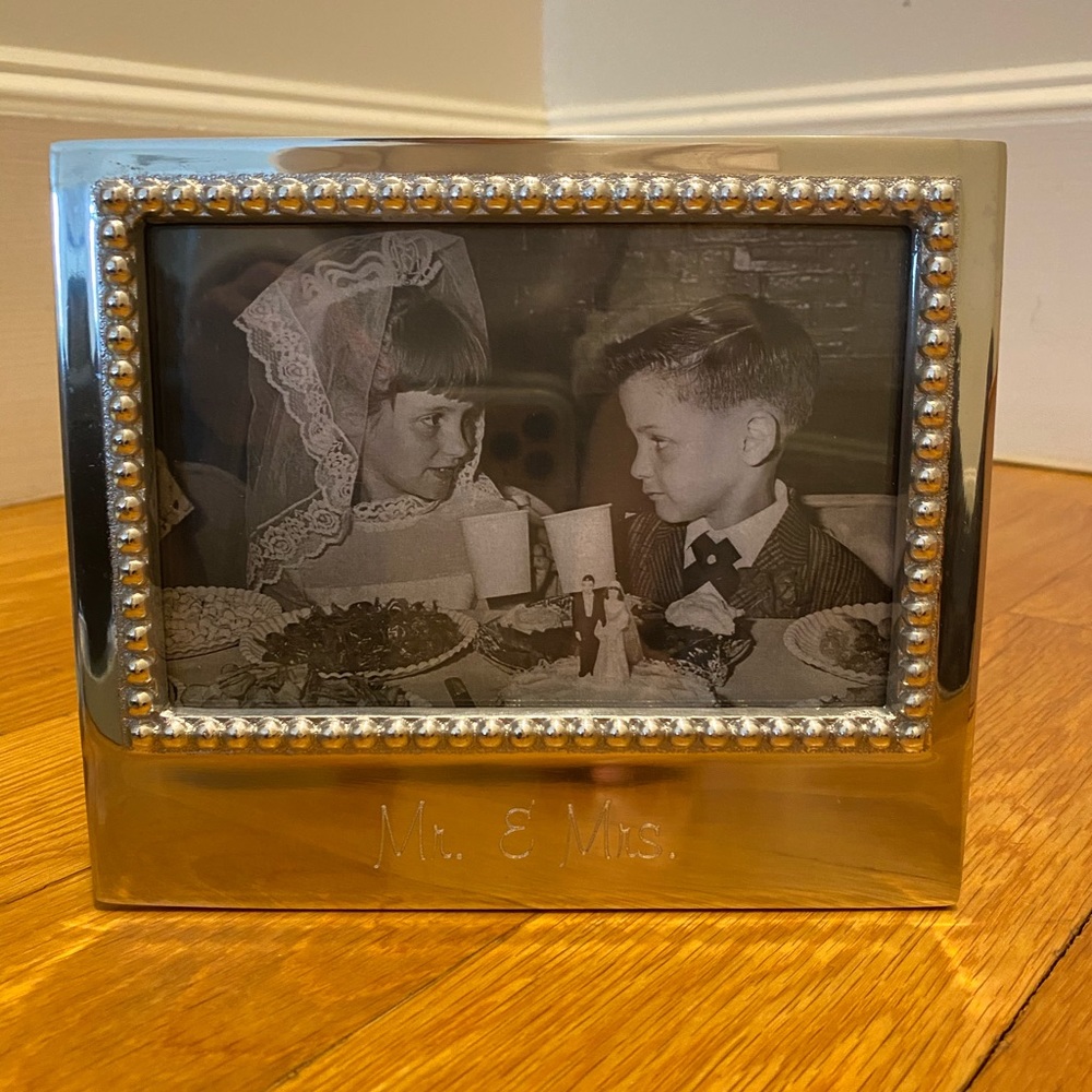 *New* Mariposa Mr & Mrs Frame